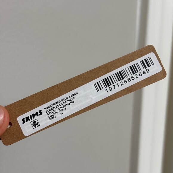 NWT SKIMS Rubberized Scuba Swim Strapless One Piece in Onyx - Size M - Picture 11 of 12